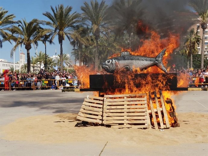 Almería.- El carnaval concluye con el tradicional entierro de la sardina