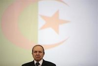 El presidente de Argelia regresa en avión de Suiza entre fuertes medidas de seguridad