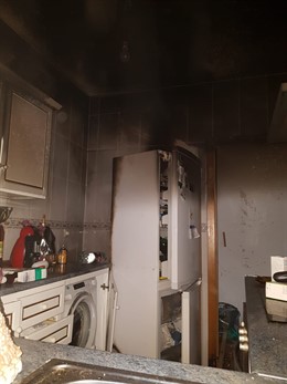 Cádiz.- Sucesos.- Cuatro afectados con quemaduras en el incendio de una vivienda