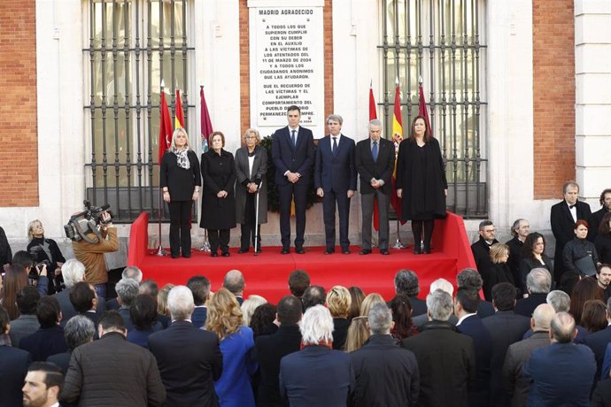 Acto de homenaje a las víctimas del 11-M en la Puerta del Sol de Madrid