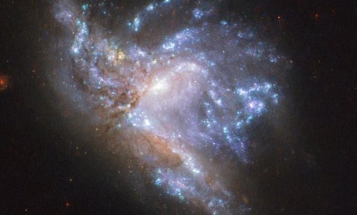 Galaxia NGC 6052
