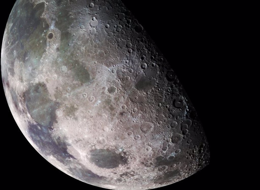 Mol culas de agua se mueven en la superficie  de la Luna 