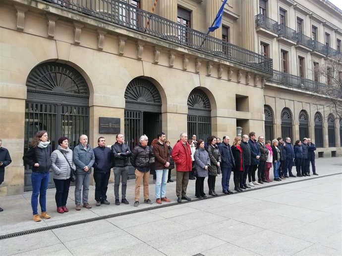 11M.- Representantes Del Gobierno Y Del Parlamento Se Concentran Por Las Víctima