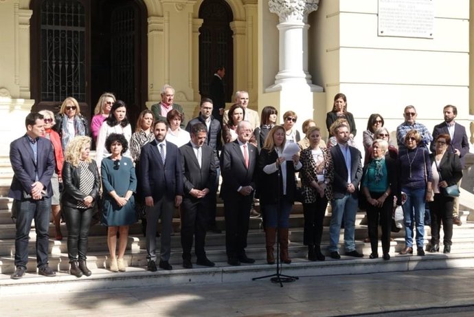 Málaga.- Málaga guarda un minuto de silencio y recuerda a las víctimas del terro