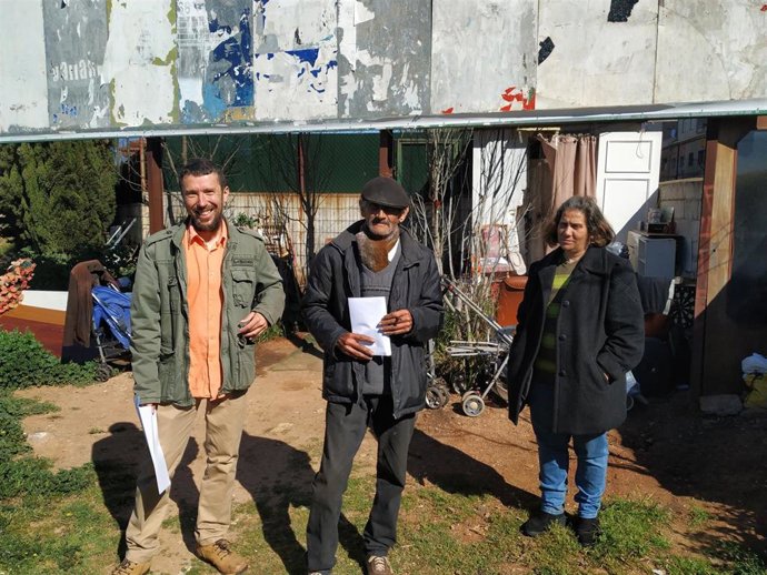 Piden una solución para las dos personas que viven en la calle en Cáceres desde 
