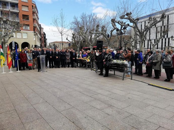 Logroño homenajea a las víctimas del terrorismo reclamando "verdad, memoria, dig