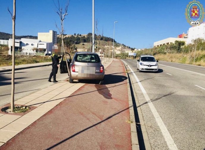 Jaén.- Sucesos.- La Policía recupera un coche robado después de sufrir un accide