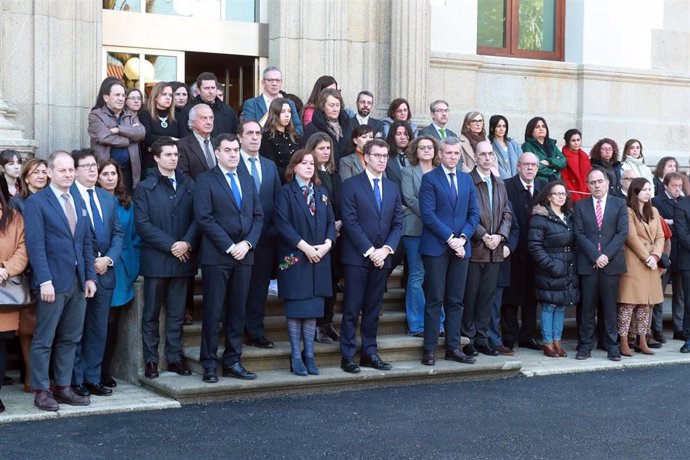 Gobierno, Xunta, Parlamento y ayuntamientos repudian el "terrorismo machista" tr