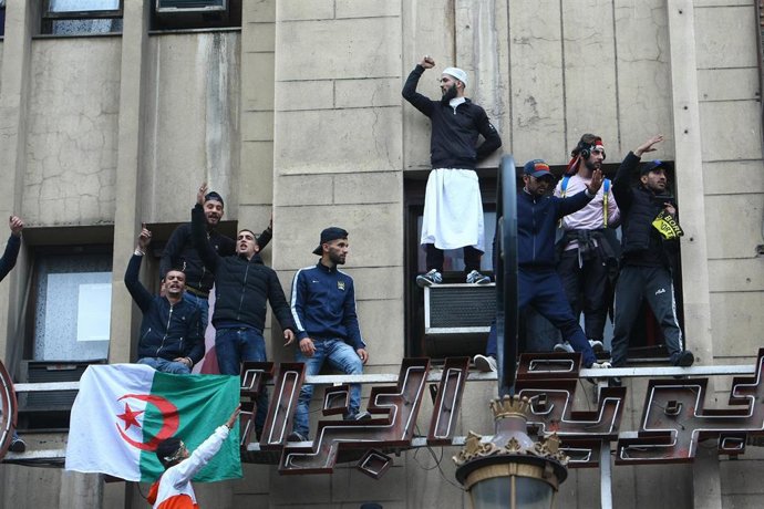 Algerians protest against Bouteflika