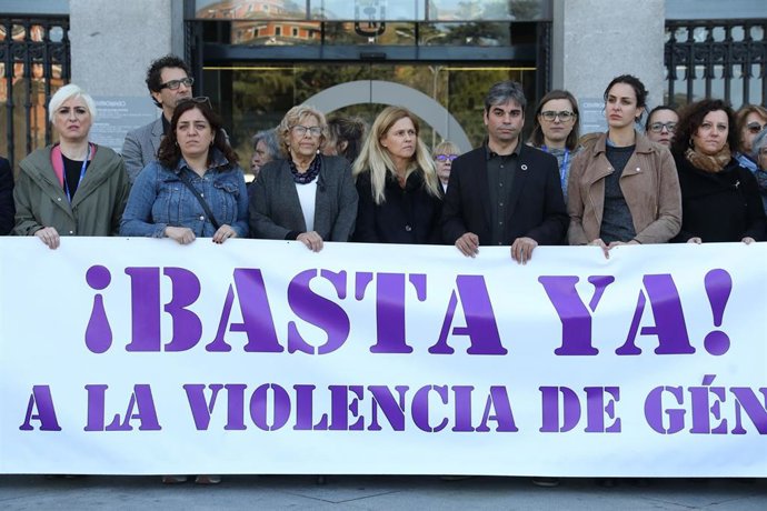 Un minuto de silencio a las puertas de Cibeles recuerda a la vecina de Ciudad Li