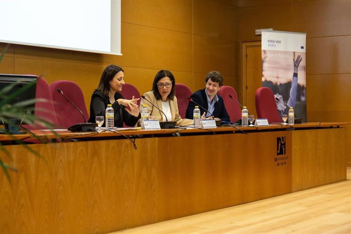 Representantes de UE animan en la UJI al voto, especialmente juvenil, en las ele