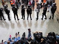 Tres comandaments policials investigats per les crregues de l'1-O a l'Escola Estel de Barcelona