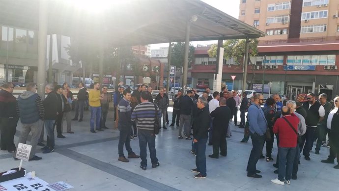 Málaga.- Los taxistas se vuelven a concentrar para evitar la "competencia deslea