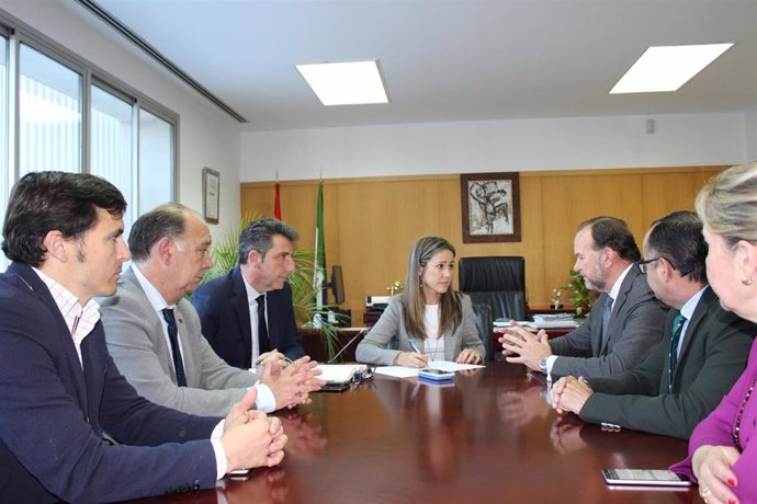 Huelva.- La Junta analiza con la Federación Onubense de Empresarios la situación