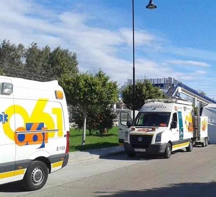Málaga.- Sucesos.- Herido el conductor del camión accidentado en la A-7 en Mijas