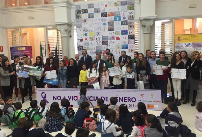 Sevilla.-La Subdelegación del Gobierno entrega premios del concurso creativo sob