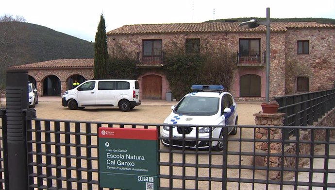 Els Mossos prenen declaració a monitors i menors del centre de Castelldefels (Ba