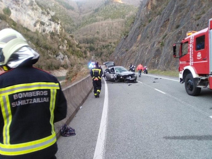 Sucesos.- Un fallecido y un herido en un accidente de tráfico en la NA-2040, en 