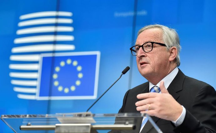AMP.- Brexit.- Juncker dice que el pacto "completa pero no reabre" el Brexit y a