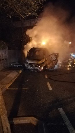 Investigan el incendio de una ambulancia en A Cañiza (Pontevedra)