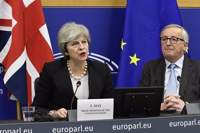 Brexit.- Juncker dice que el pacto "completa pero no reabre" el 'Brexit' y avisa