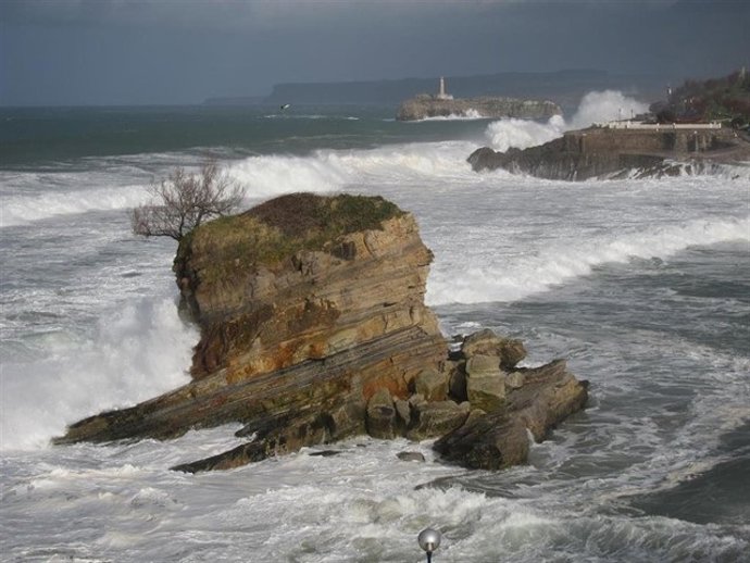 Cantabria estará en aviso naranja por oleaje entre el miércoles y el jueves