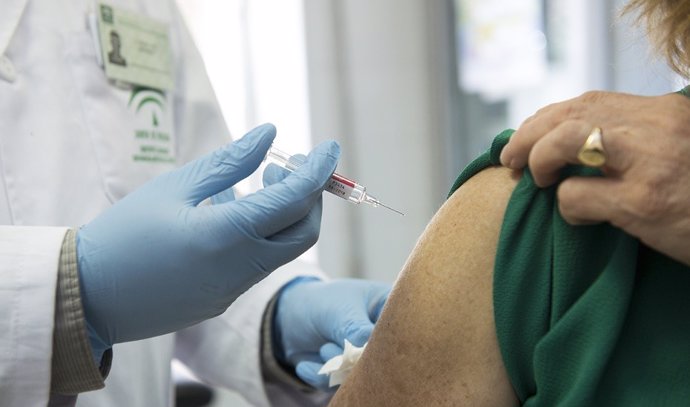 Junta invierte 4,2 millones en la mejora de las vacunas contra la meningitis y l