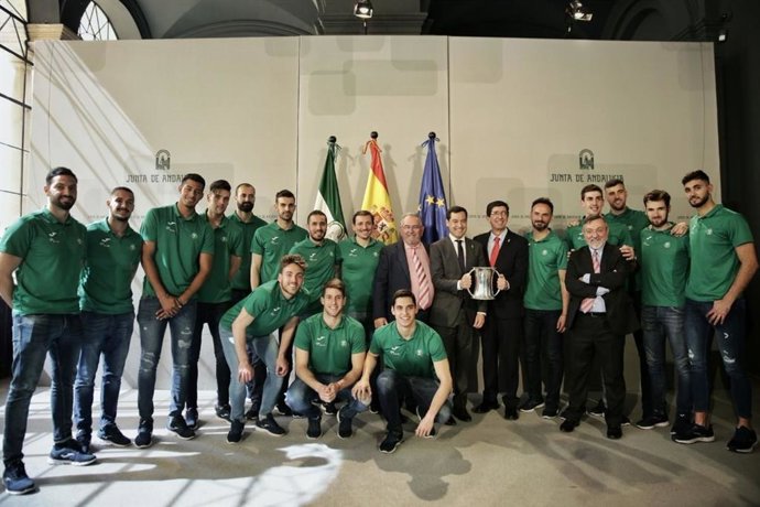 Almería.- Moreno felicita en San Telmo al Club Voleibol Unicaja Almería por gana