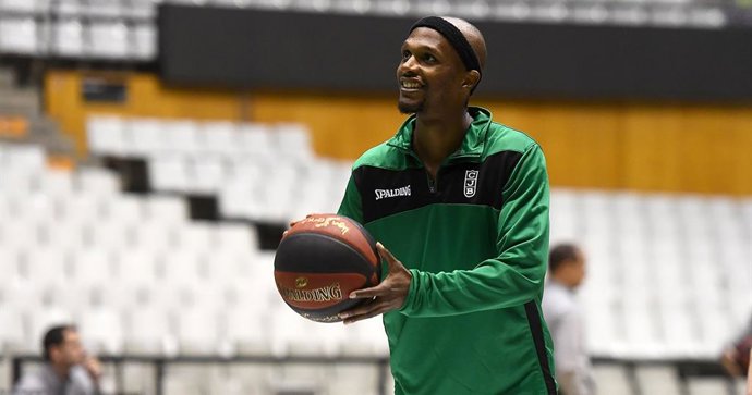 Baloncesto.- McFadden: "Me encanta la manera de jugar de la 'Penya', encajo muy 