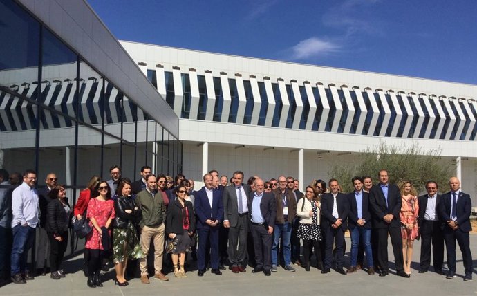 Turismo.- El aeropuerto de Castellón expone sus ventajas ante proveedores turíst