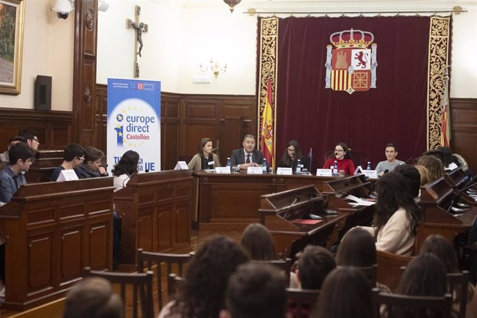 Castellón.- Los partidos políticos con representación en la Diputación debetirán