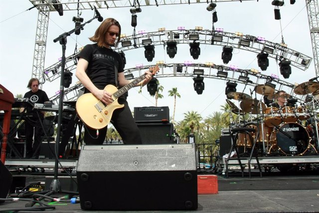 Steven Wilson critica a Greta Van Fleet: "Son terribles, una broma, unos imitado