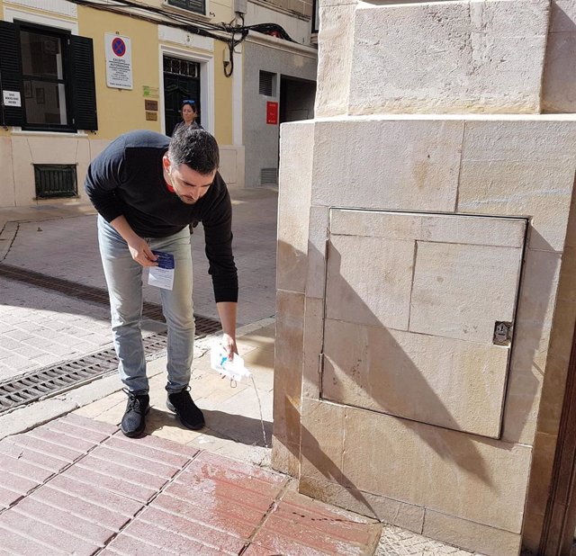 El Ayuntamiento de Mahón presenta una campaña para eliminar los males olores de 
