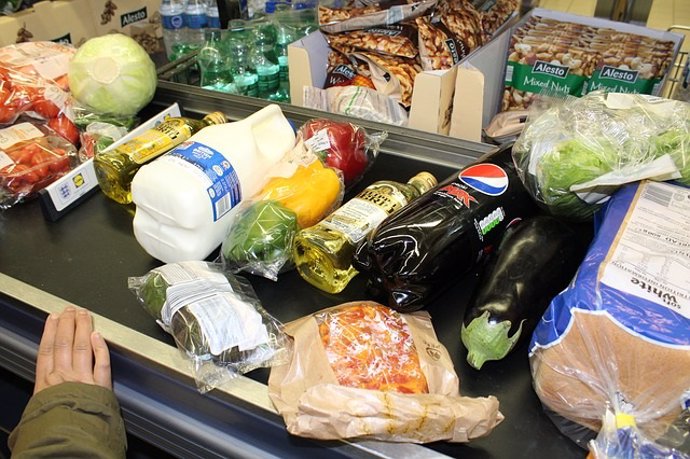 Caja del supermercado, compra, alimentos