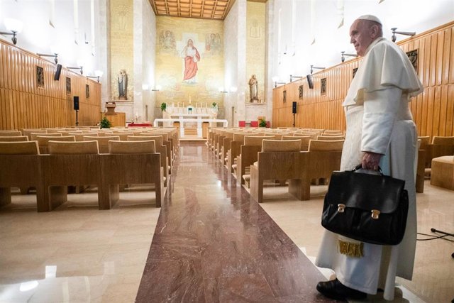 Pope begins annual spiritual retreat