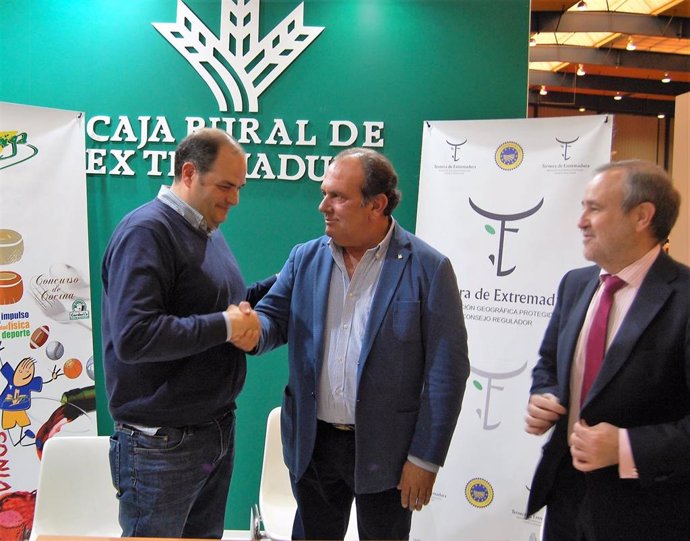Caja Rural de Extremadura renueva el convenio de colaboración con Ternera de Ext