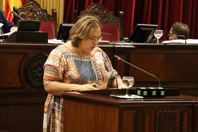 La diputada del Grupo Mixto, Montserrat Seijas, en el Parlament