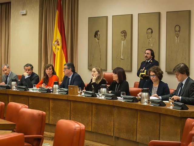 Ana Pastor y la Mesa de la Diputación 