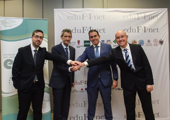 El Centro ECIE se adhiere al Proyecto Edufinet de Unicaja y firma un acuerdo par