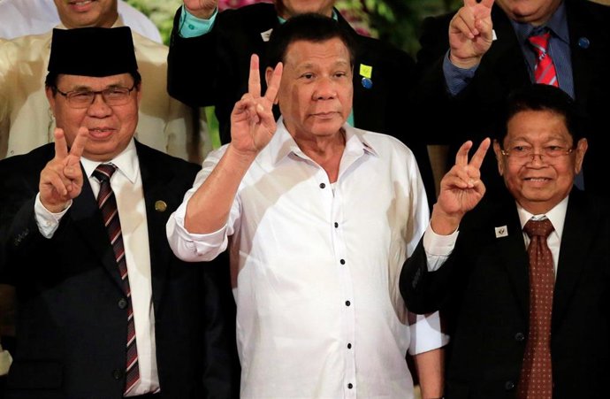 Rodrigo Duterte y los líderes del MILF