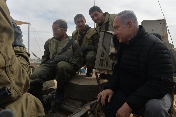 Netanyahu attends IDF exercise in Negev Desert