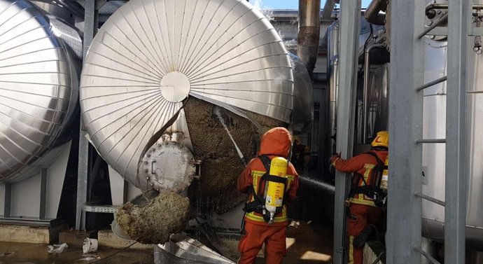 Valencia.- Sucesos.- Declarado un incendio en Fuente del Jarro que afecta al dep