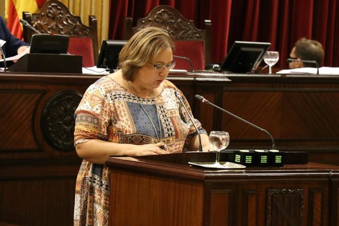 La diputada del Grup Mixt, Montserrat Seijas, en el Parlament