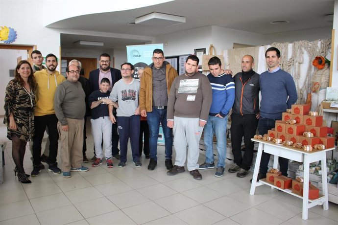 El Ibanat provee de madera a la organización Mater en la que siete jóvenes hacen