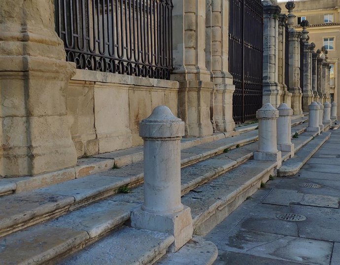 Jaén.- Restaurada la pilastra de la Catedral que resultó dañada por una rampa de