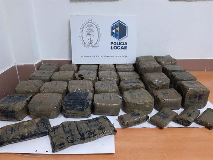 Sucesos.- Investigan el hallazgo de 20 kilos de hachís en las costas de Güímar (