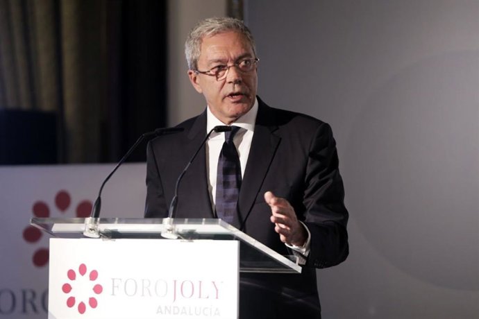 Velasco pide incrementar la cultura emprendedora en las universidades para "orie