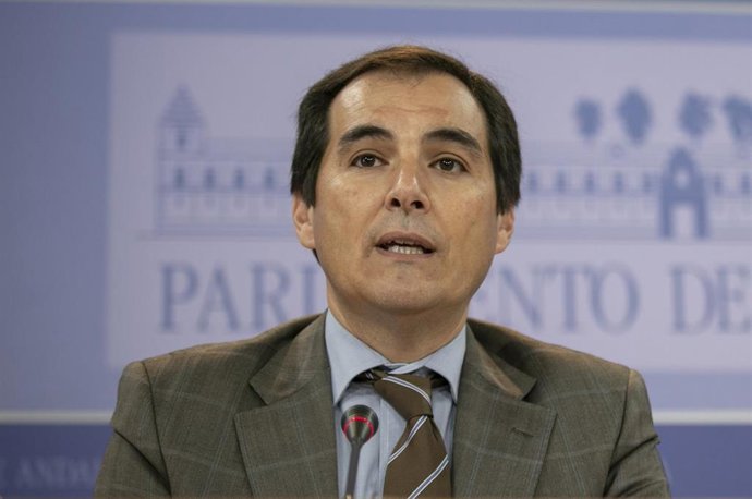 Rueda de prensa del portavoz parlamentario del PP-A, José Antonio Nieto