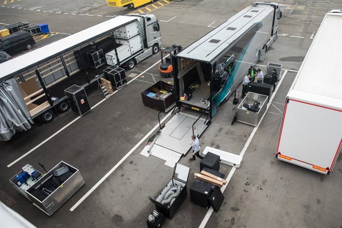 BARCELONA, SPAIN - FEBRUARY 17: Formula One 2018 Winter Tests preparations  of t