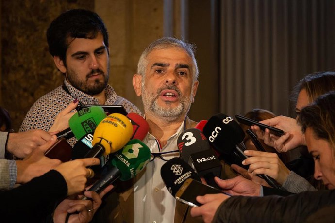 28A.- Cs recorda a Torra que "li queden hores" per treure els llaos dels edific